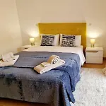 Deluxe 2 Bedroom With Bbq Apartment